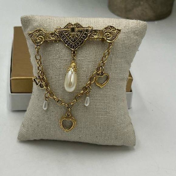 Vintage Gold Tone Hanging Draped brooch Faux Dangling Pearls and Hearts - Picture 1 of 10